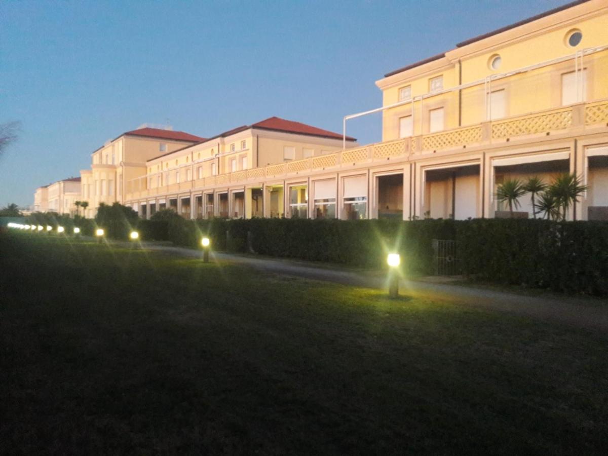 Sea Beach Relax Tirrenia Buitenkant foto